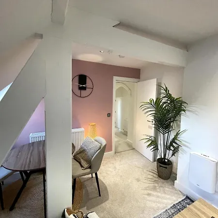 Warm And Modern Apartment, Super *