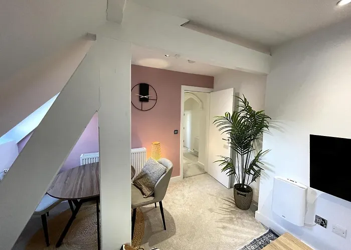 Warm And Modern Apartment, Super *